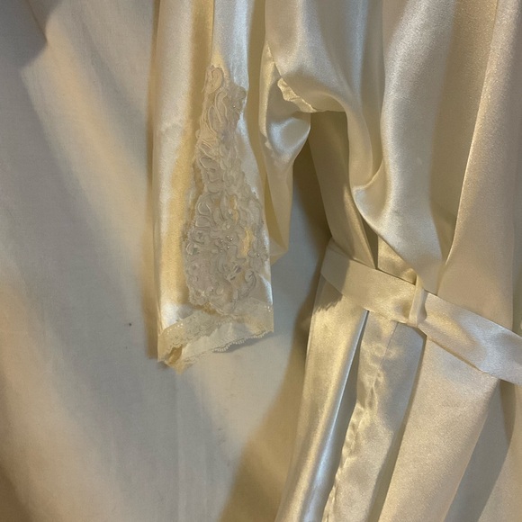 Victoria’s Secret ivory short robe dressing gown beaded sequined bridal one size - Picture 3 of 11
